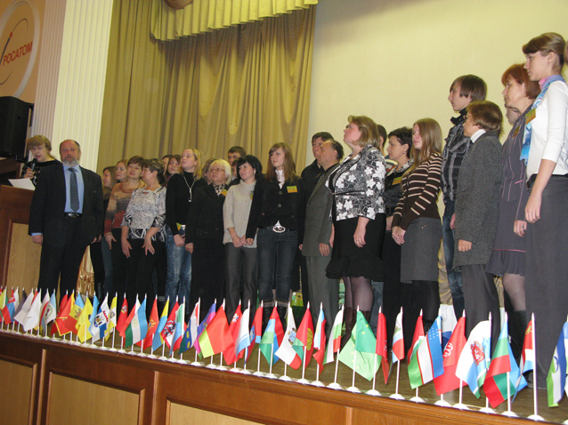 Во время награждения лауреатов на Международном форуме "Зелёная планета 2009". Фото В.В. Чичмаря